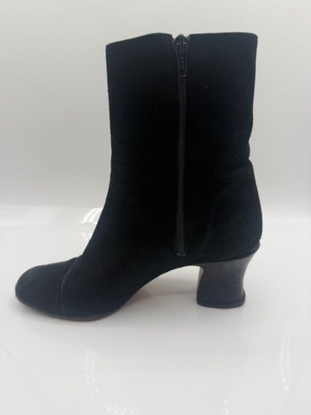 Vintage Anne Klein Italy Women's Black Suede Heeled Booties Size 8 - Picture 3 of 8